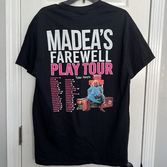 Gildans Tyler Perry’s Farewell Tour L - Picture 4 of 8